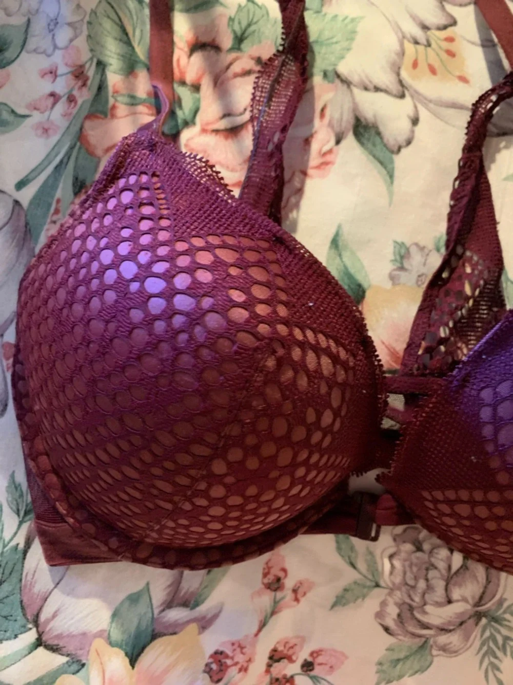 Victorias Secret plunge push